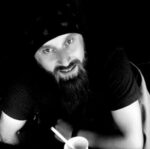 ემიგრანტი მხატვარი არსენ გომარელი პერსონა 2021 – ის ტიტულს მიღებს