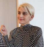 ,,სიყვარულიᲗ და მადლიერებიᲗ ვაგრᲫელებ გზას” – მანᲩო მელქაᲫე ,,პერსონა 2021″ – ის ტიტულს მიიᲦებს