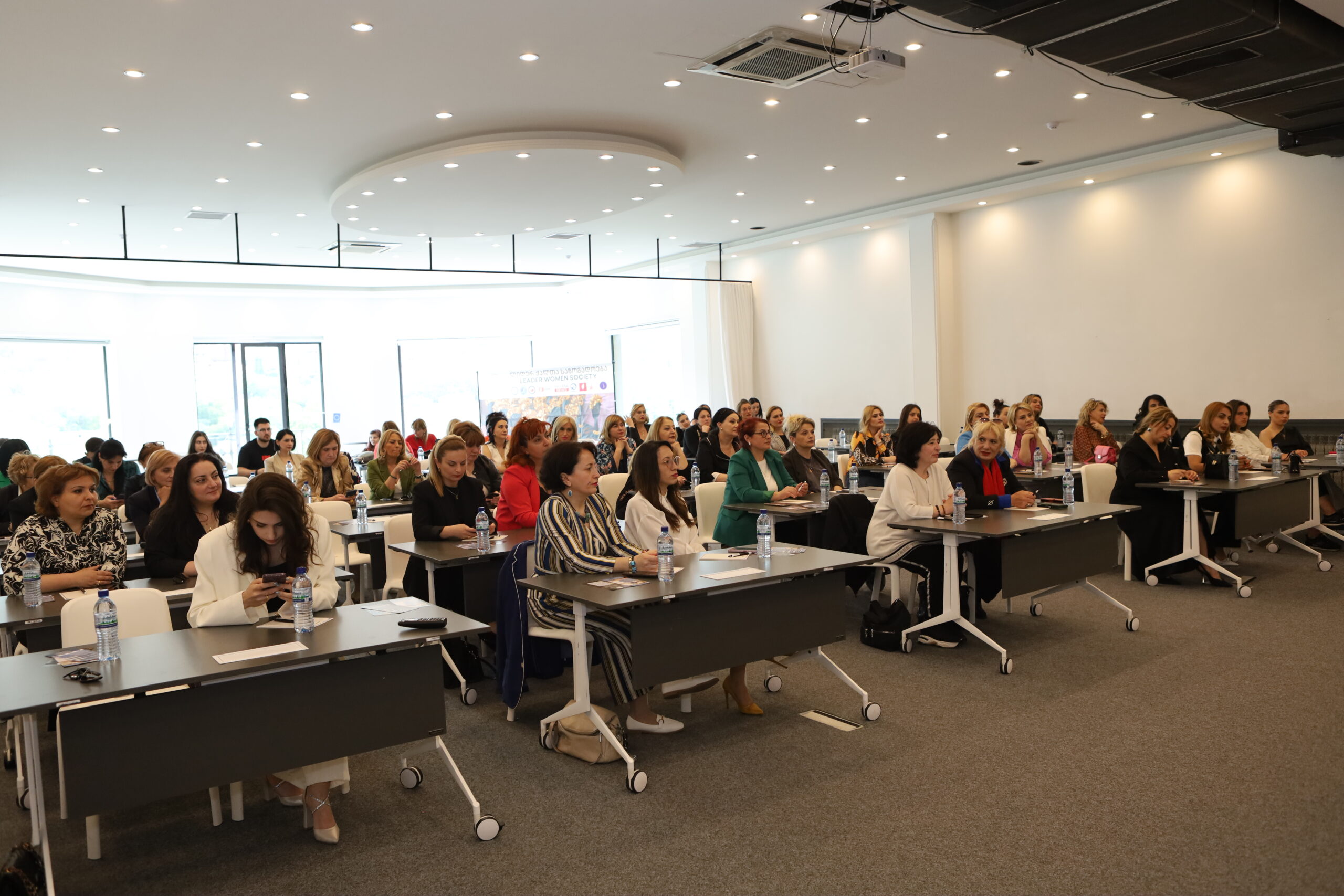 თბილისში გაიმართა საინტერესო ლექცია-სემინარი კარიერული განვითარებისა და პიროვნული წინსვლის შესახებ