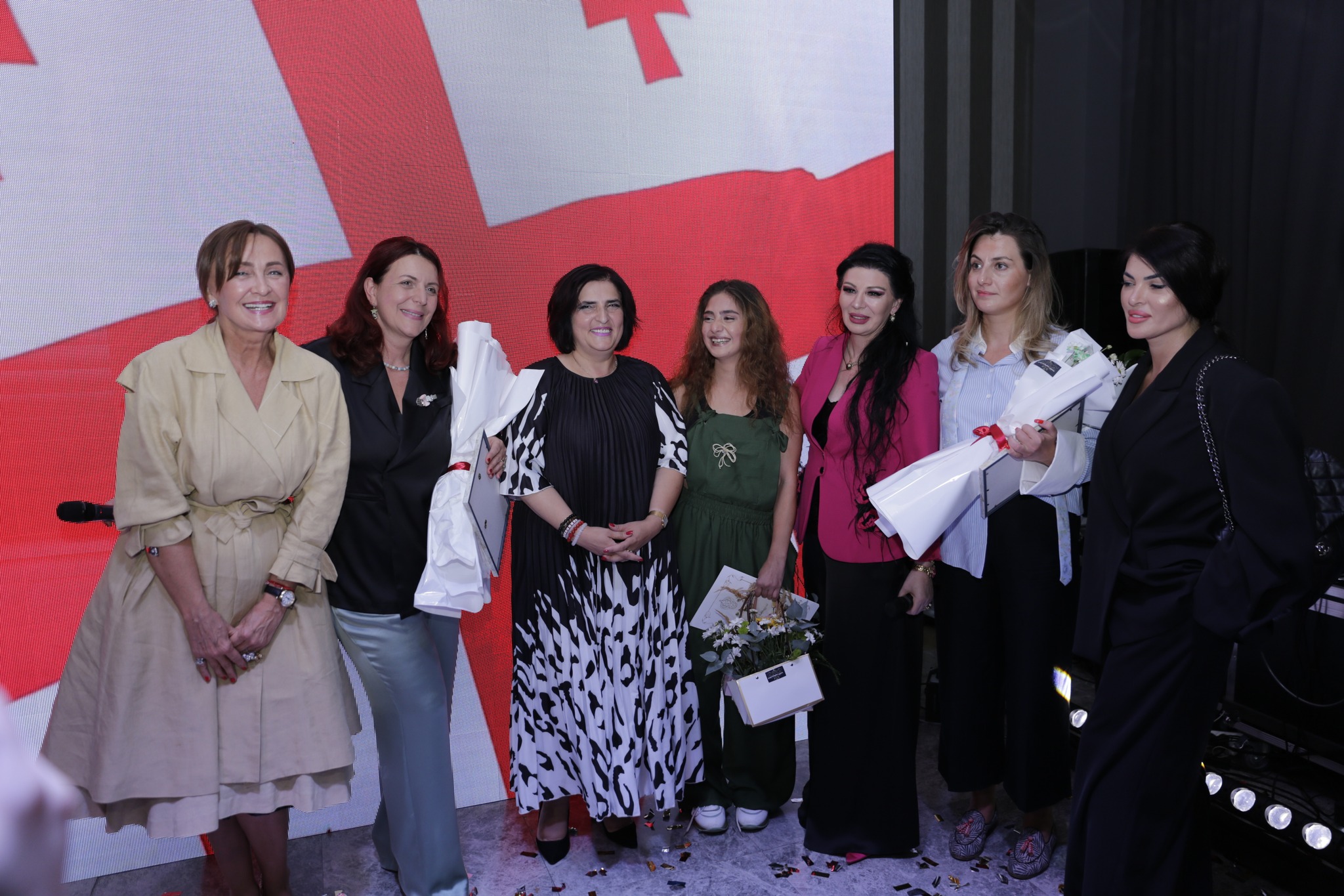 უნიკალური შესაძლებლობა ქალი პატიმრებისთვის – მსჯავრდებულებმა თავიანთი შექმნილი სამოსის ჩვენება გამართეს უნიკალური შესაძლებლობა ქალი პატიმრებისთვის – მსჯავრდებულებმა თავიანთი შექმნილი სამოსის ჩვენება გამართეს